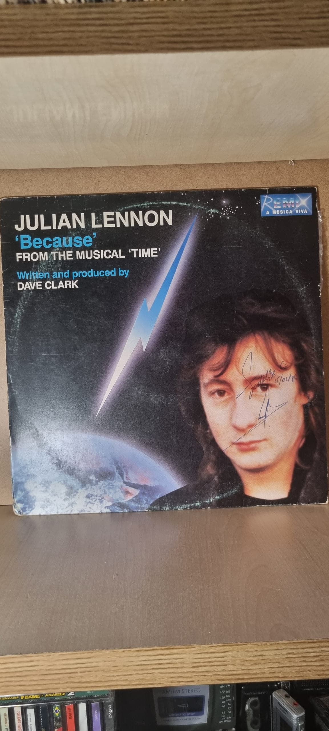 Julian Lennon — Because, foto do exemplar anunciado