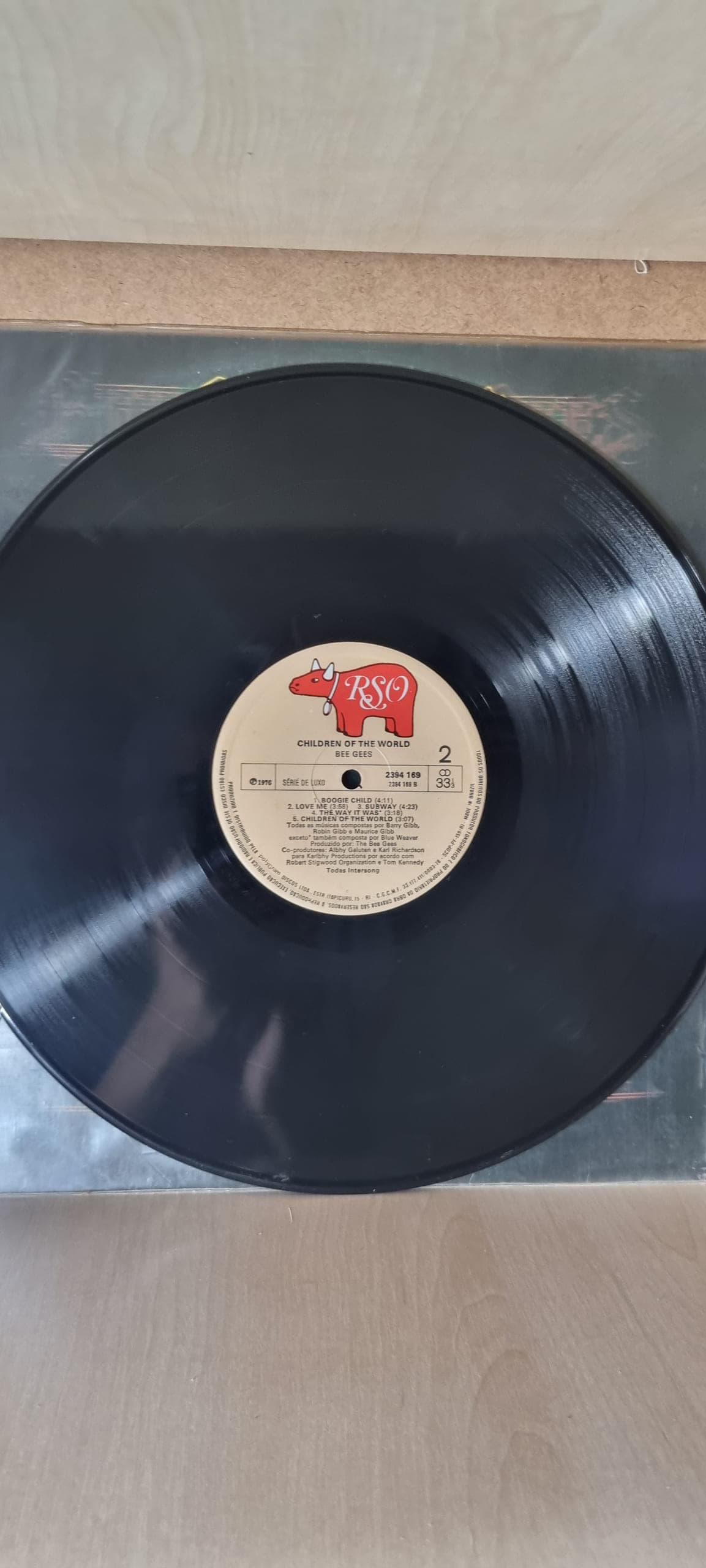 Capa de BEE GEES — CHILDREN OF THE WORLD
