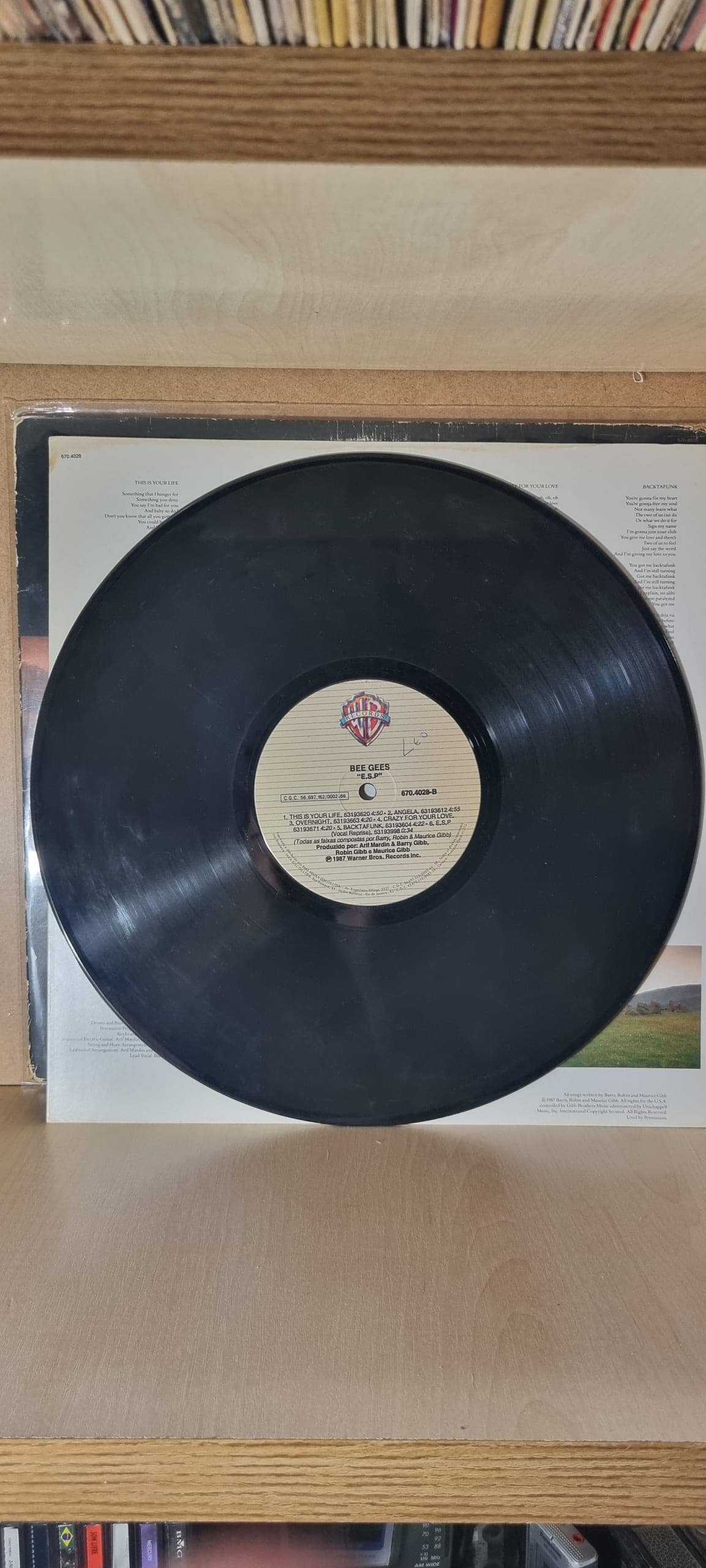 Capa de BEE GEES — E.S.P