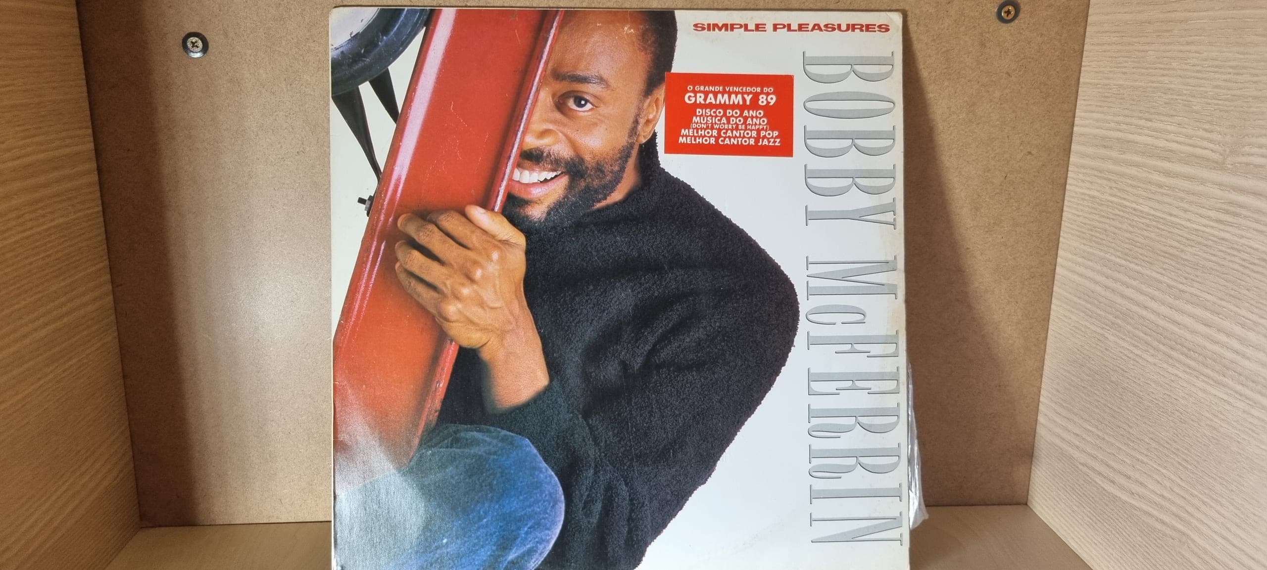 Etiqueta central de BOBBY McFERRIN — SIMPLE PLEASURES