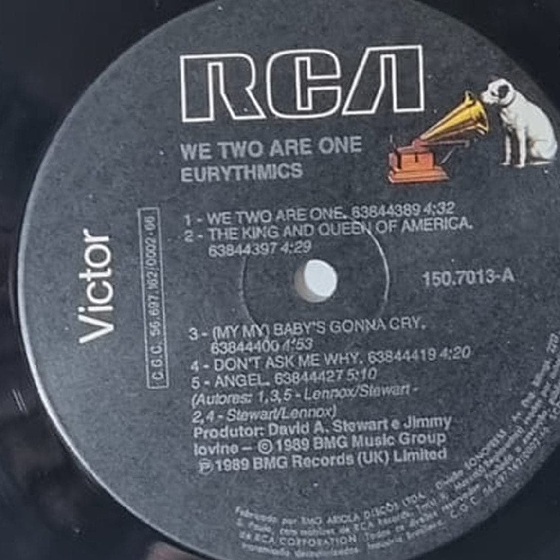 Etiqueta central de Eurythmics — WE TOO ARE ONE
