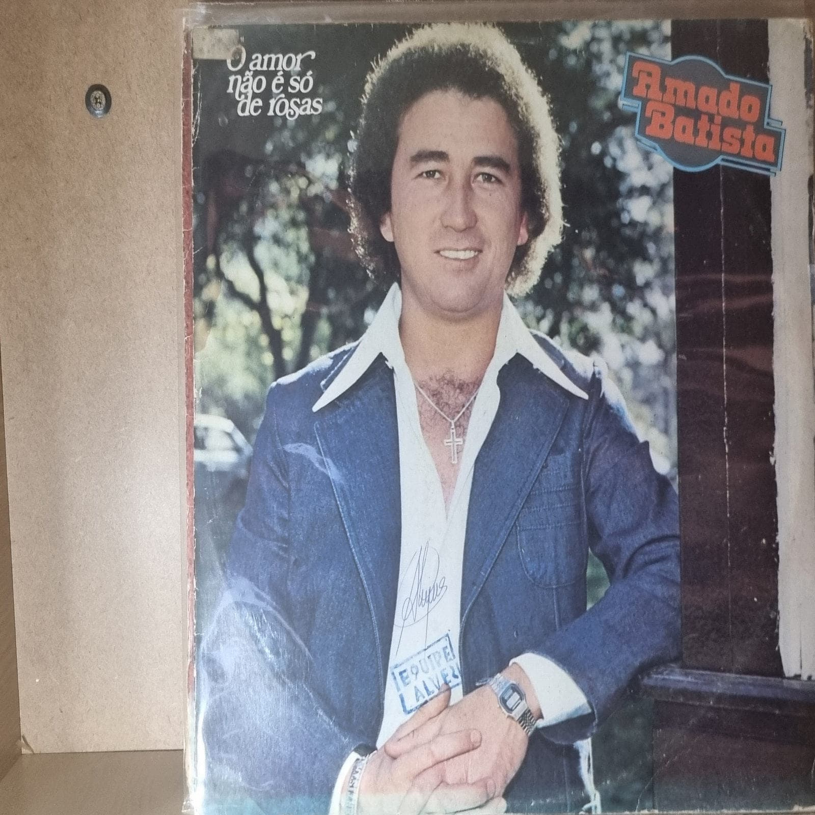 Capa de Amado Batista — O Amor Não É Só de Rosas