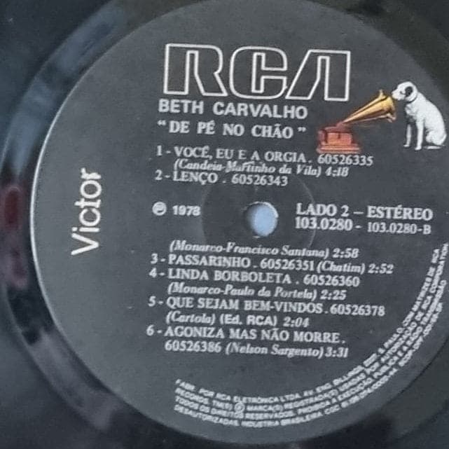 Capa de BETH CARVALHO — DE PÉ NO CHÃO