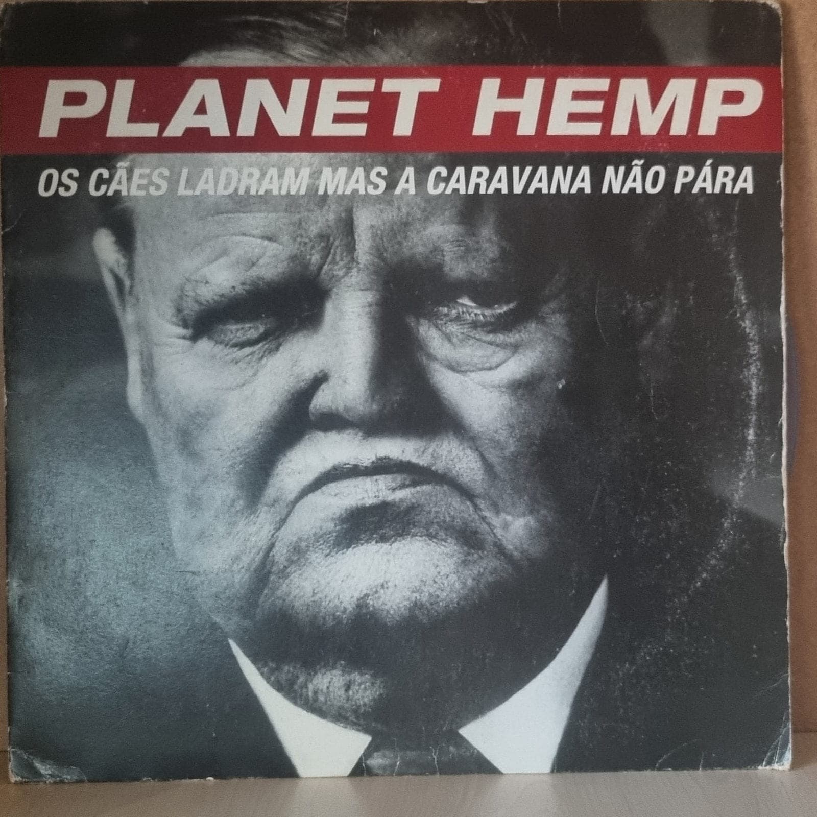 Etiqueta central de Planet Hemp — Os Cães Ladram Mas A Caravana Não Pára