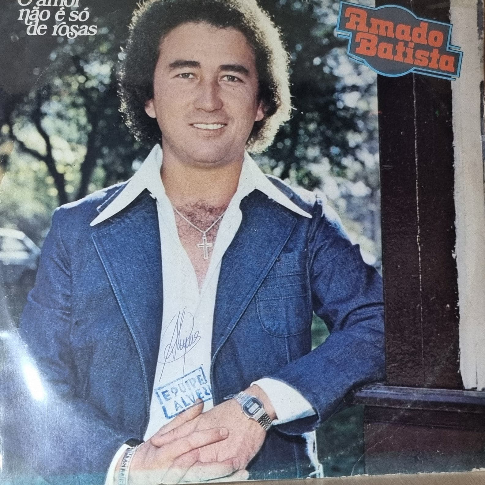 Etiqueta central de AMADO BATISTA — O AMOR NÃO É SÓ DE ROSAS
