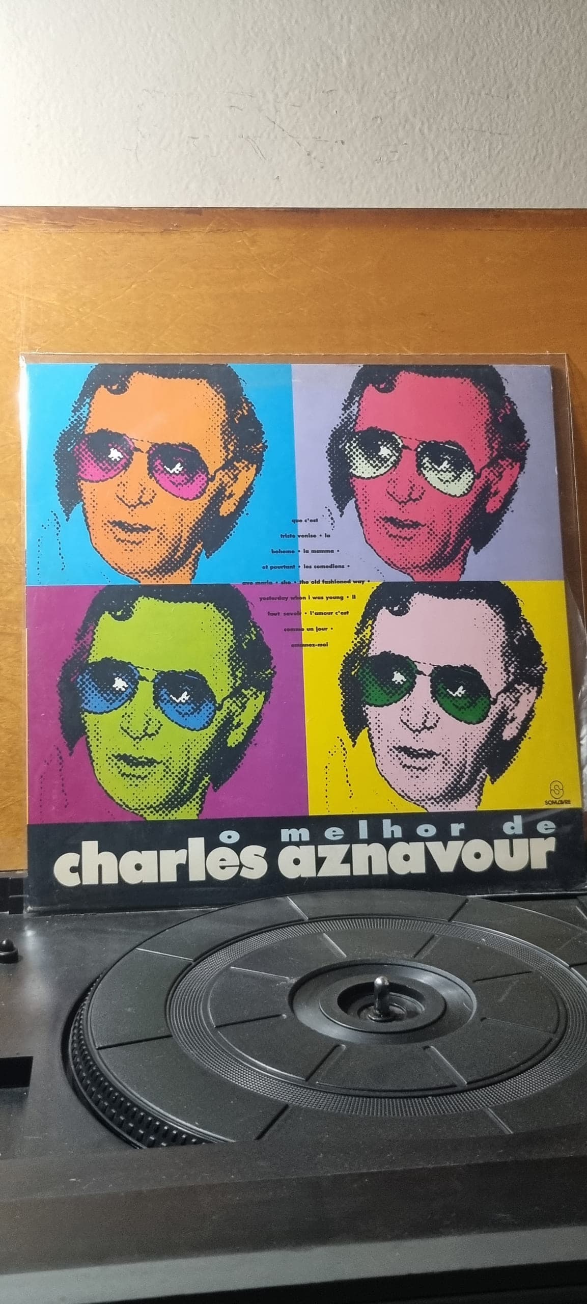 Etiqueta central de Charles Aznavour — O Melhor de Charles Aznavour
