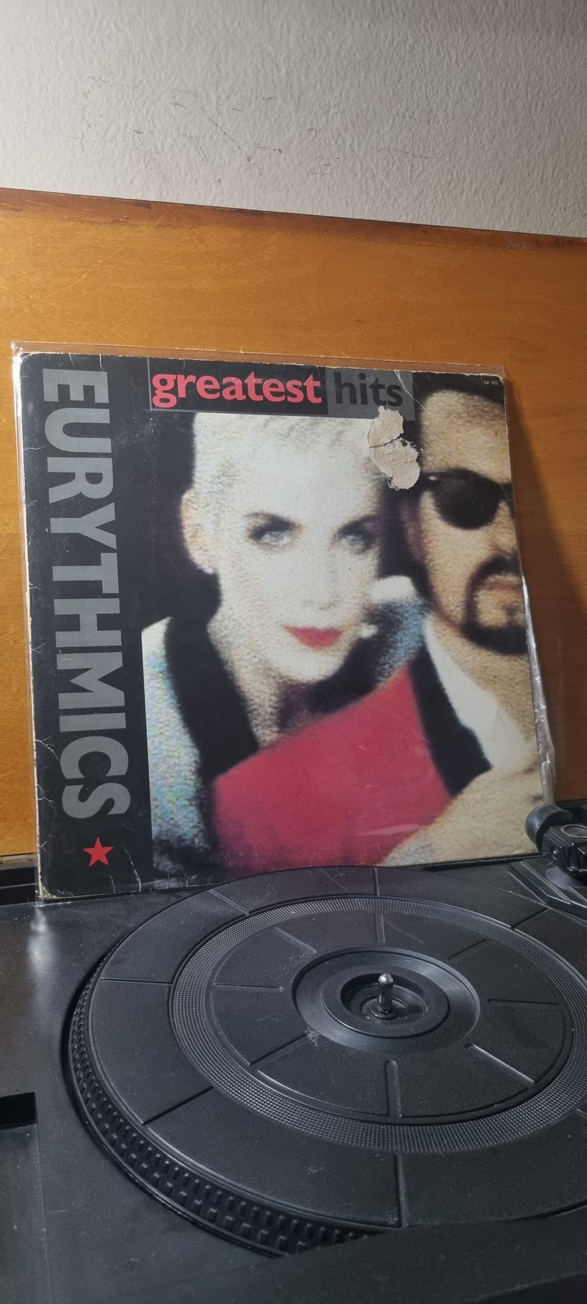 Etiqueta central de EURYTHMICS — GREATEST HITS