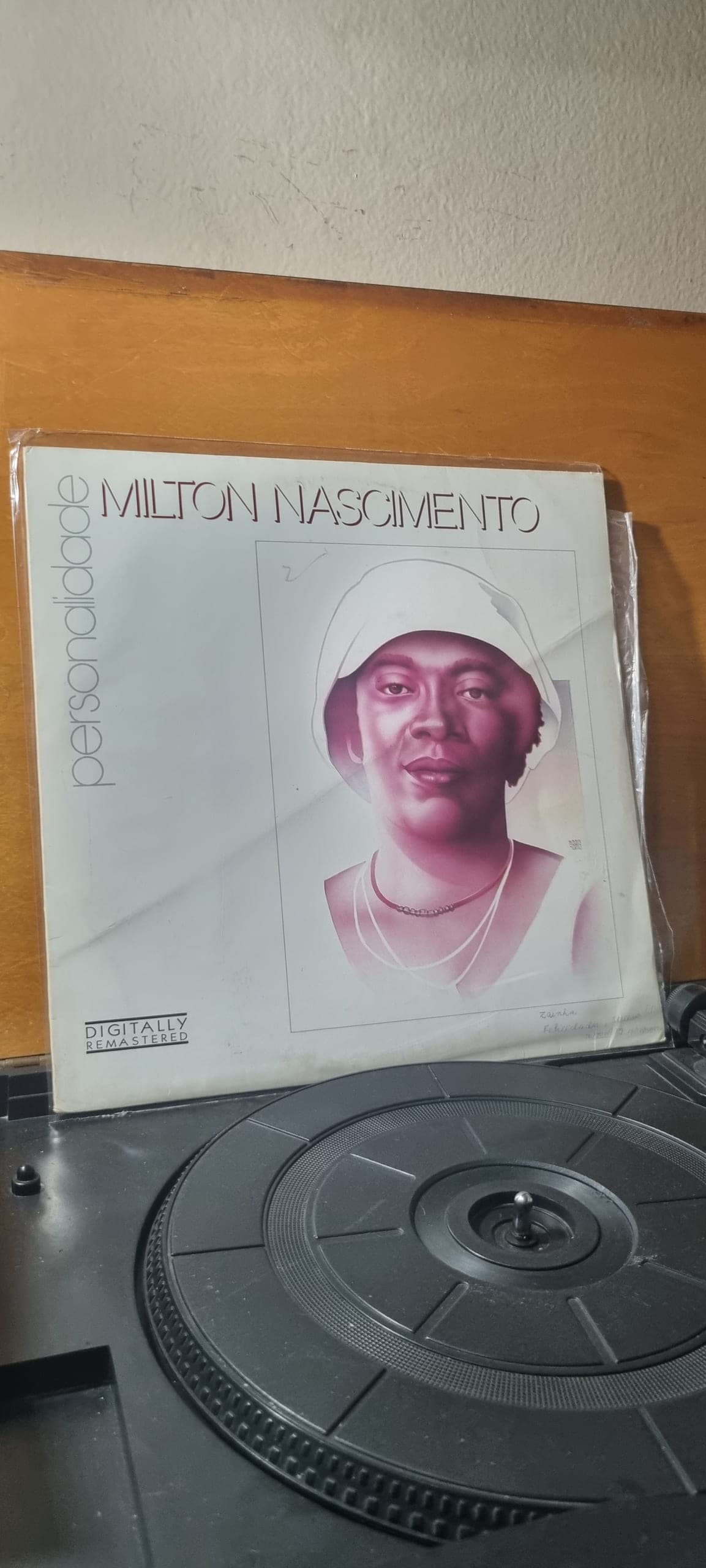 Etiqueta central de MILTON NASCIMENTO — PERSONALIDADE