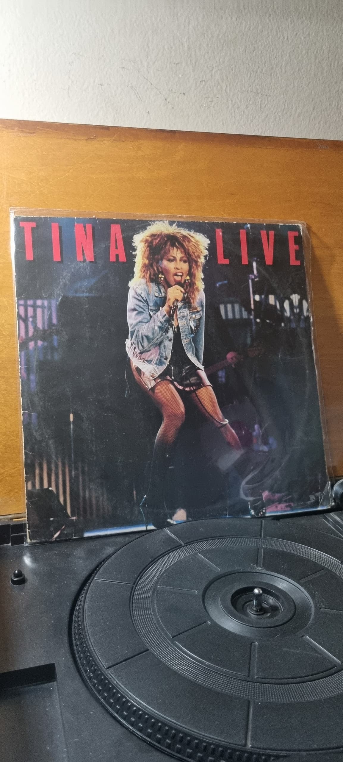 Etiqueta central de Tina — Tina Live