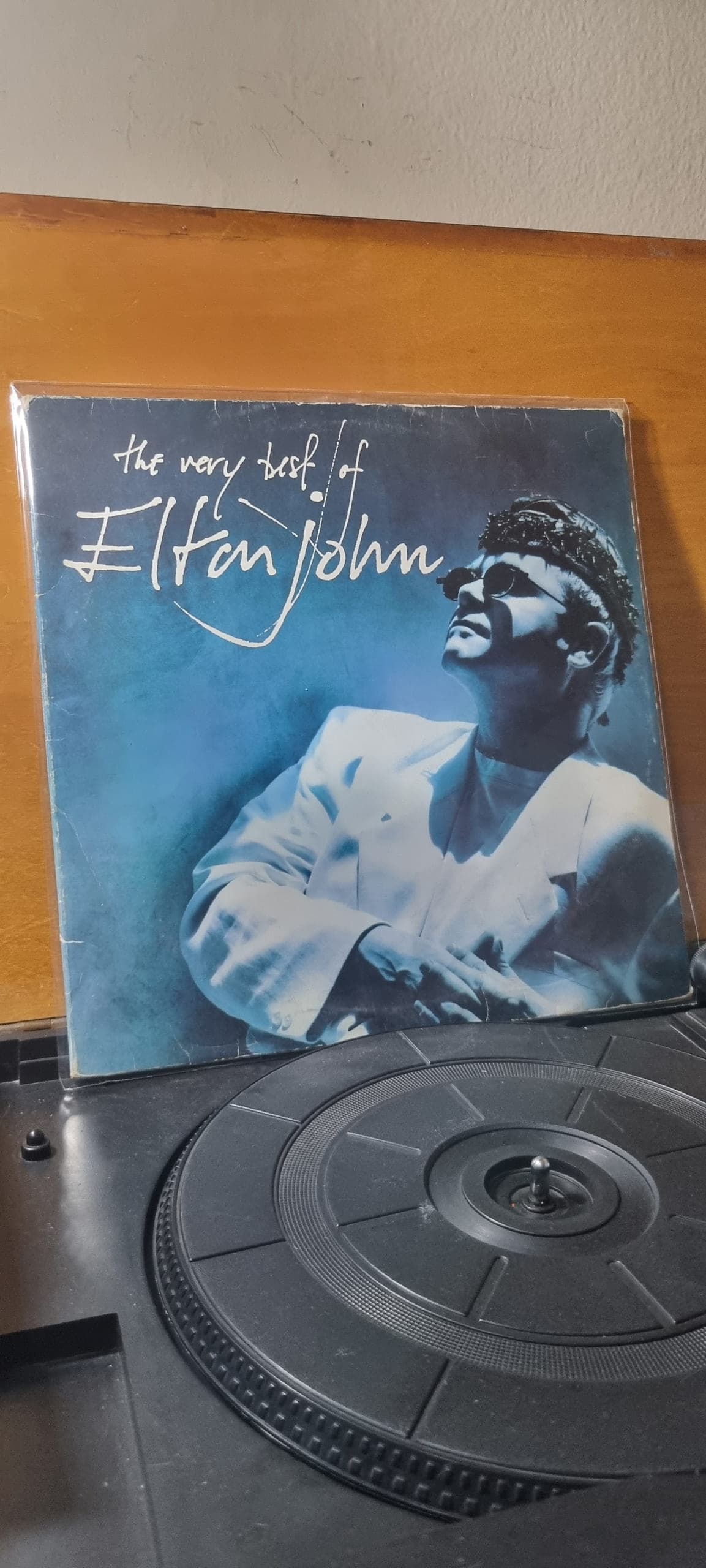 Etiqueta central de Elton John — The Very Best of Elton John