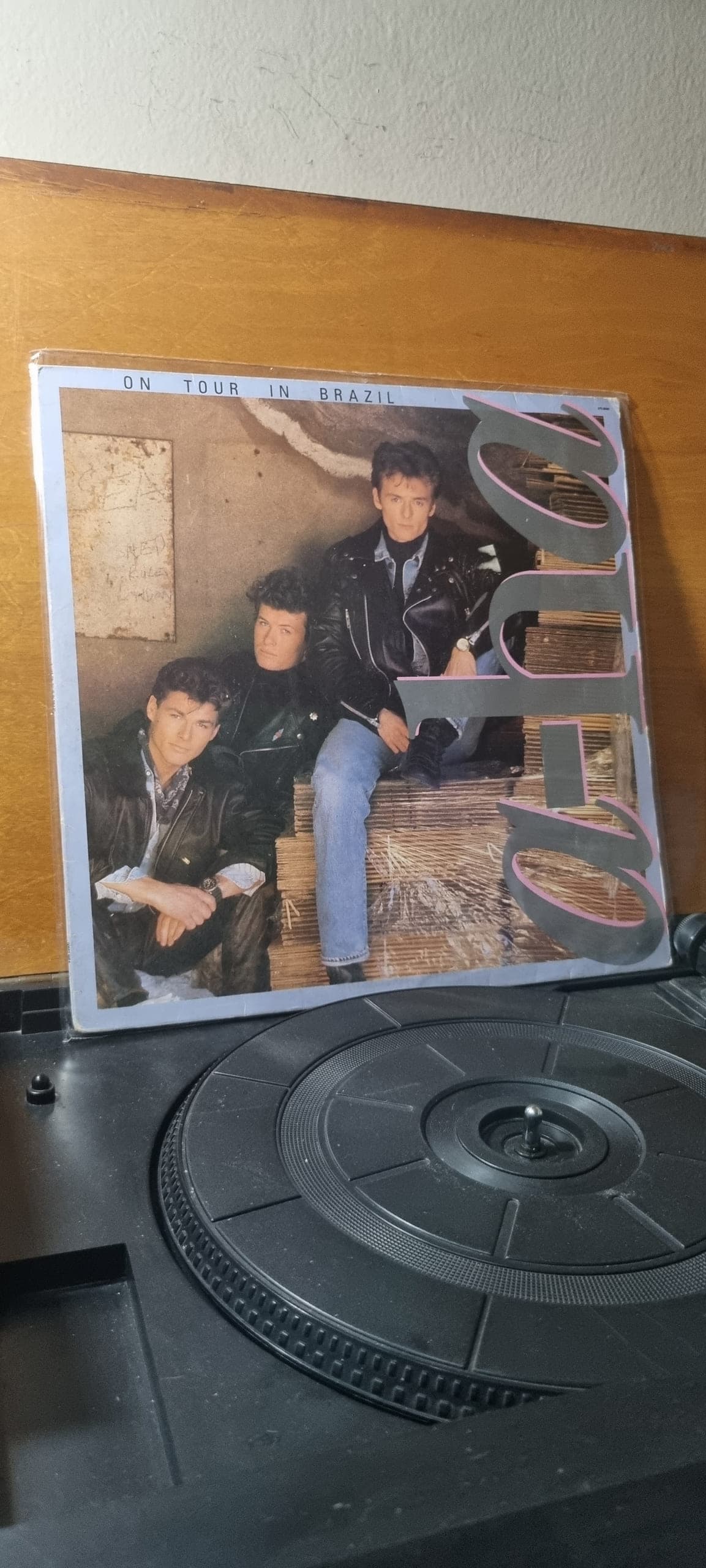 Etiqueta central de A-HA — ON TOUR IN BRAZIL