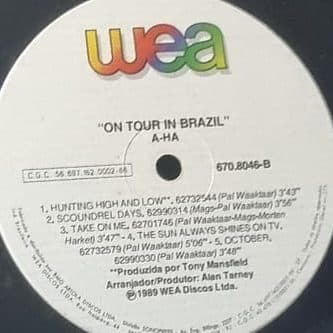 Etiqueta central — ON TOUR IN BRAZIL