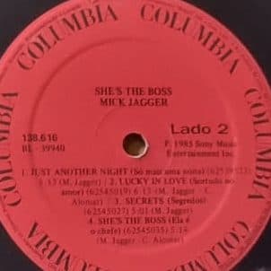 Etiqueta central — SHE'S THE BOSS