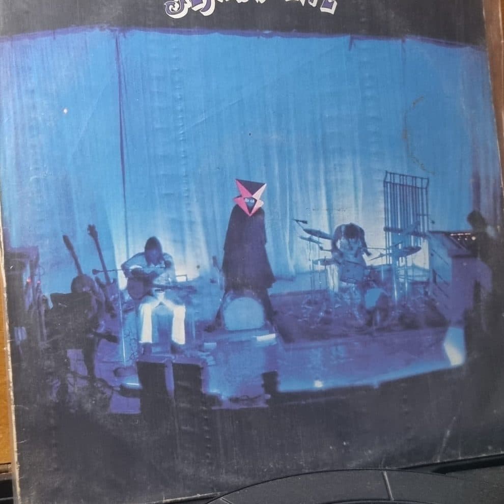 Capa de Genesis Live, de Genesis