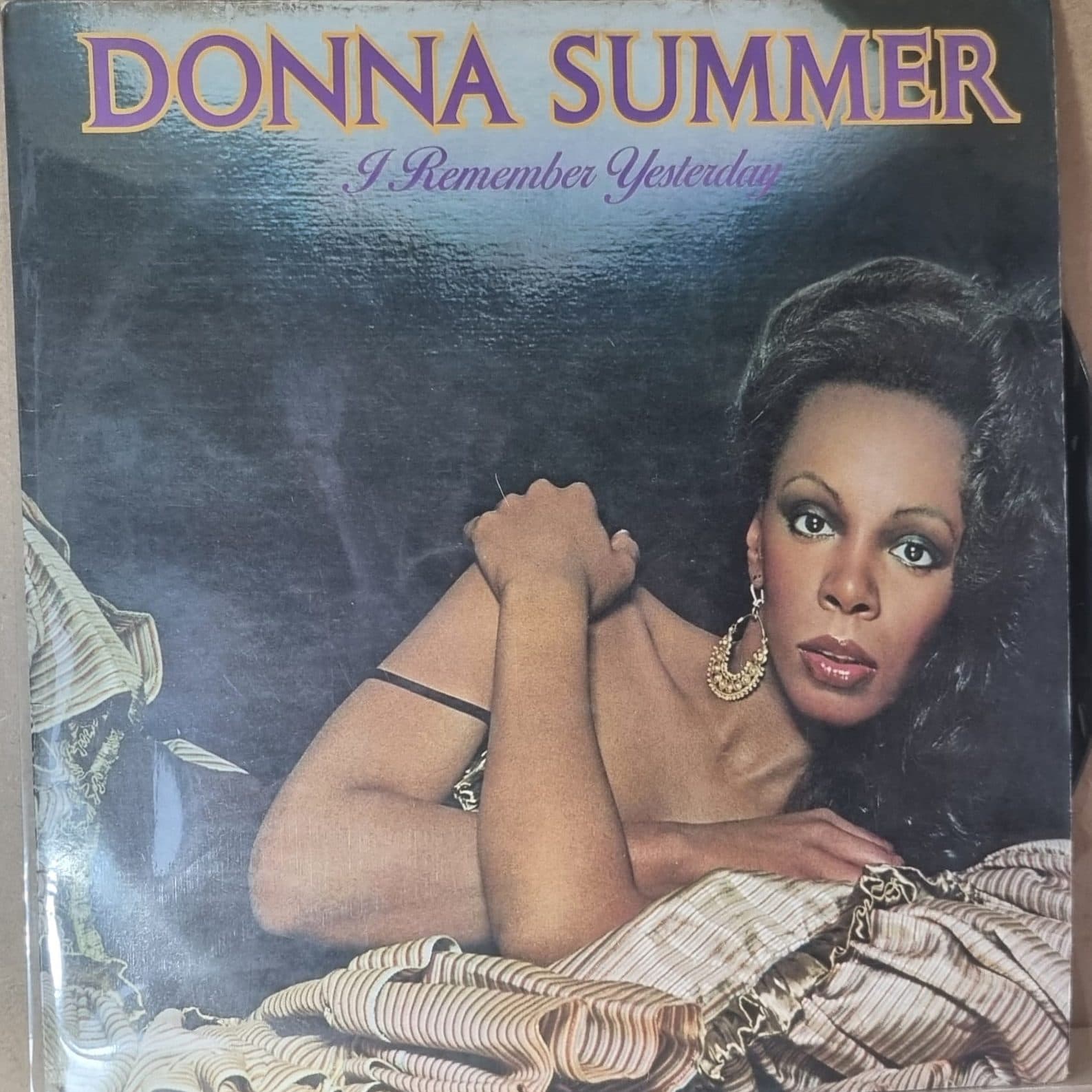 Capa de I REMEMBER Yesterday, de DONNA SUMMER