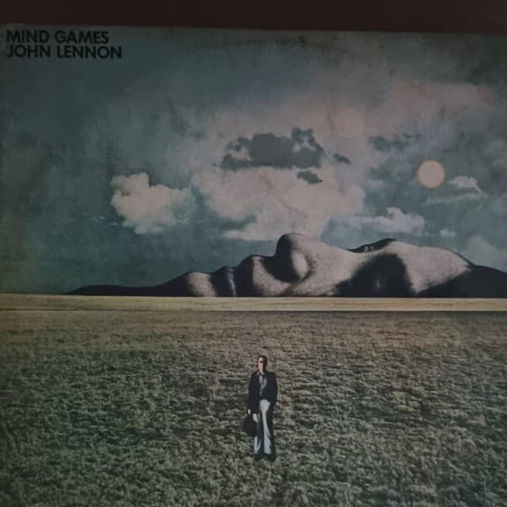 Capa do LP Mind Games, de John Lennon
